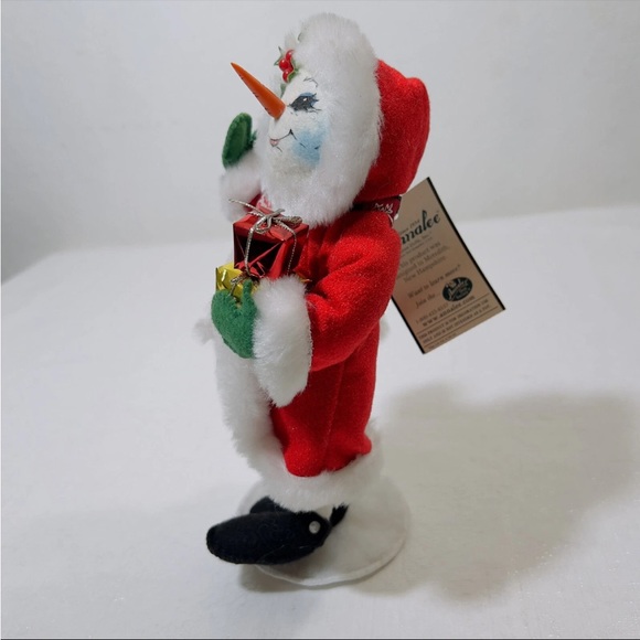 ANNALEE NWT "To the SNOWBALL" WOMAN W GIFTS COLLECTIBLE HOLIDAY MOBILITEE DOLLS - Picture 2 of 12